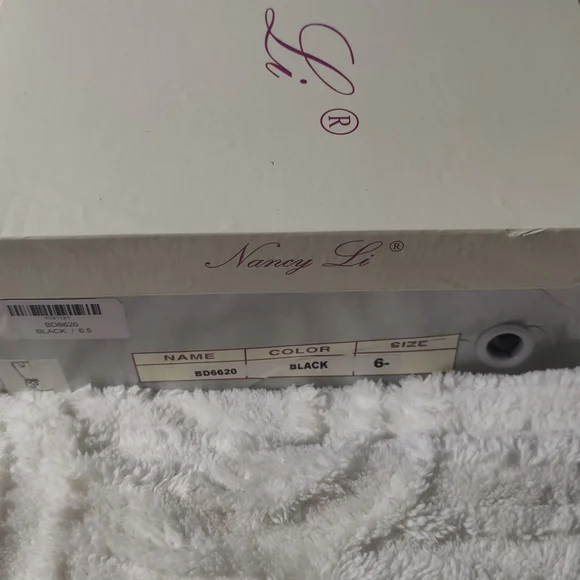 Elegant Black Knee-High Women's Boots - Picture 6 of 9